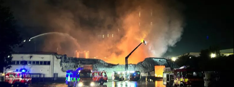 Feu à l'usine de Dinner Lady. Photo Lancslive