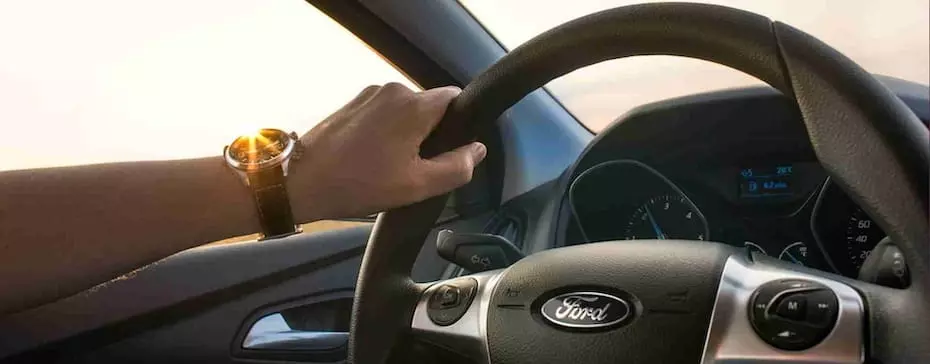 Cigarette et cigarette électronique : peut-on fumer au volant ?
